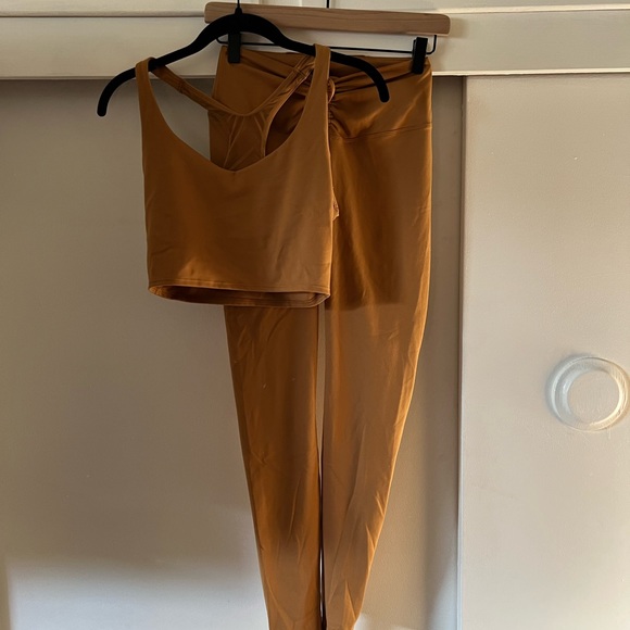 PINK workout set - Picture 1 of 3